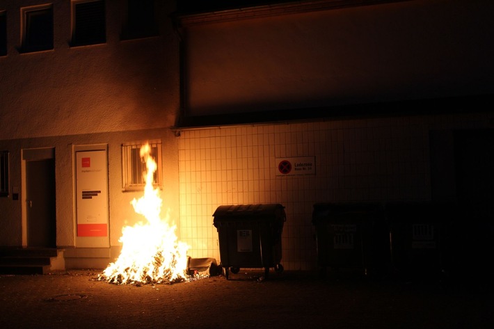 POL-HA: Mülltonnen in der Innenstadt abgebrannt