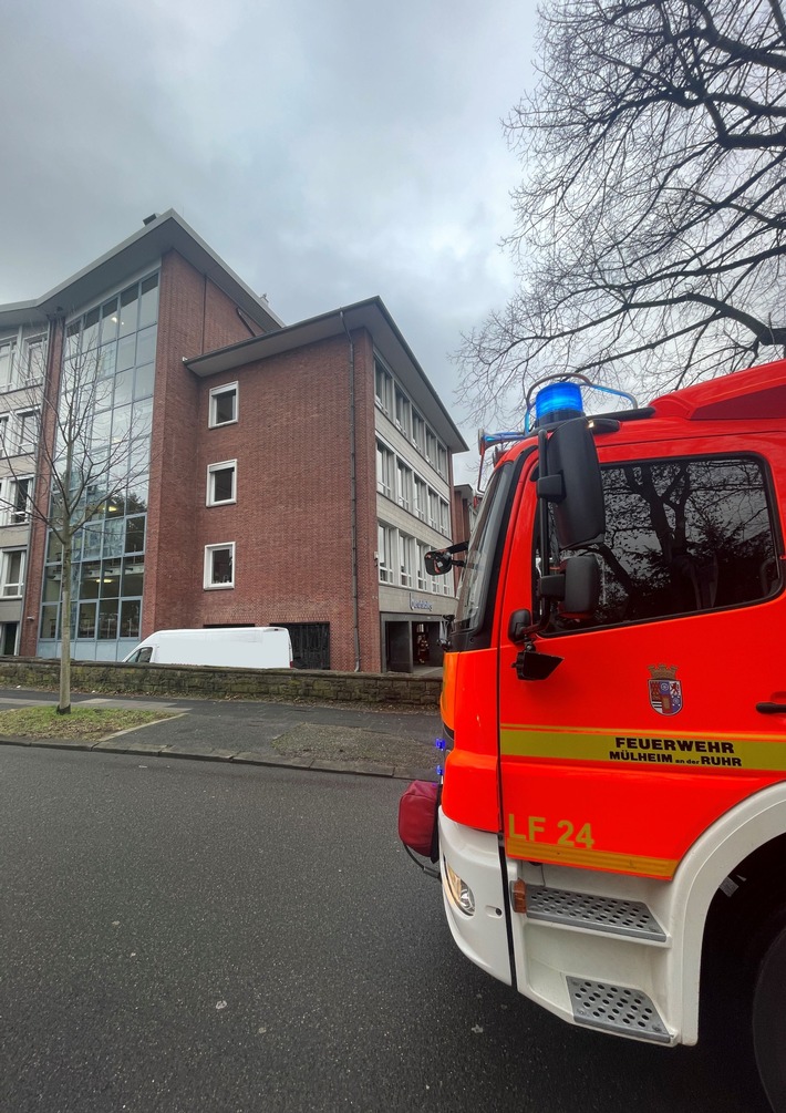 FW-MH: Erneuter Brandeinsatz in der Berufsschule Stadtmitte