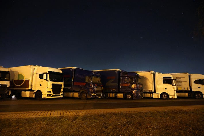 Weltschlaftag: Asphalt statt Abendruhe – Lkw-Fahrende brauchen mehr Stellplätze