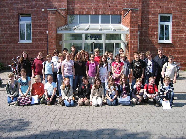 POL-NI: "Girlsday 2007" bei der Polizei Nienburg -Bild im Download -