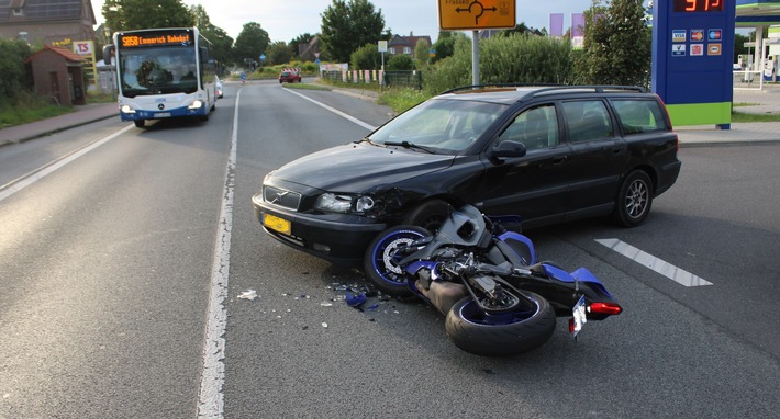 POL-KLE: Kranenburg - Verkehrsunfall / Motorradfahrerin schwer verletzt