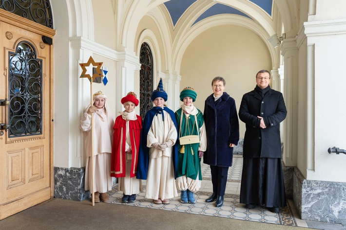 Heilige Drei Könige zu Besuch im Regierungsgebäude