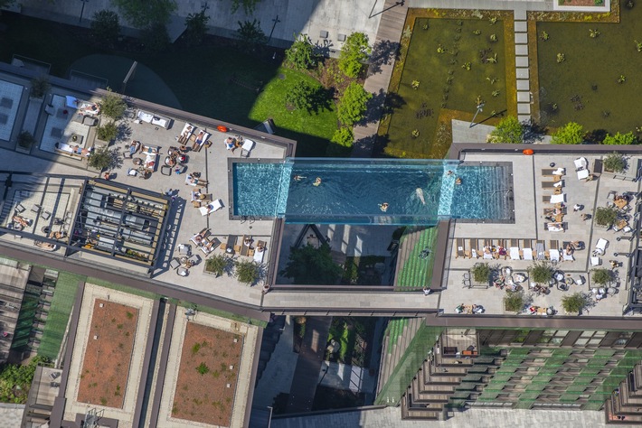 [PRESSEMITTEILUNG] Draußen Sky Pool, drinnen Bette: The Modern, Embassy Gardens, London