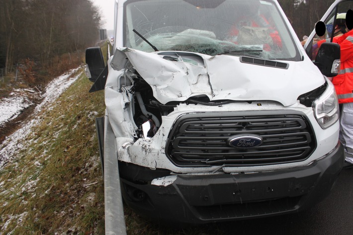 POL-PDKL: A62/Hütschenhausen, Zwei Leichtverletzte bei Fahrstreifenwechsel