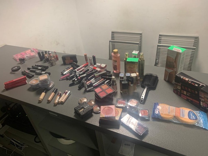 BPOL NRW: Wem gehören diese Kosmetikartikel? Bundespolizei stellt 103 originalverpackte Kosmetik bei einem 57-Jährigen sicher