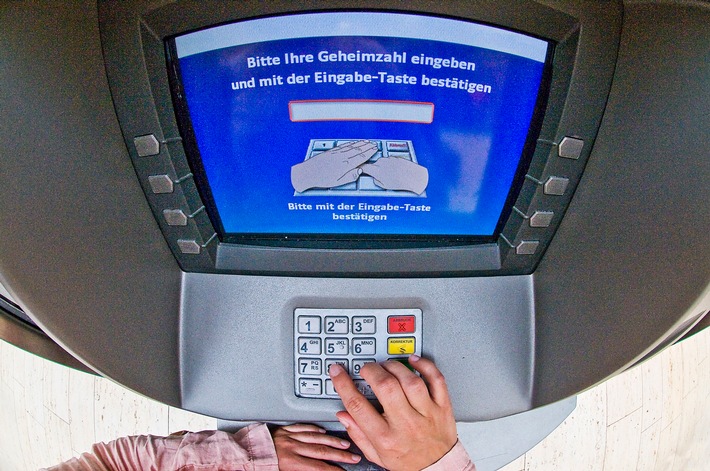 POL-PPWP: Betrug am Geldautomat - Shoulder Surfing