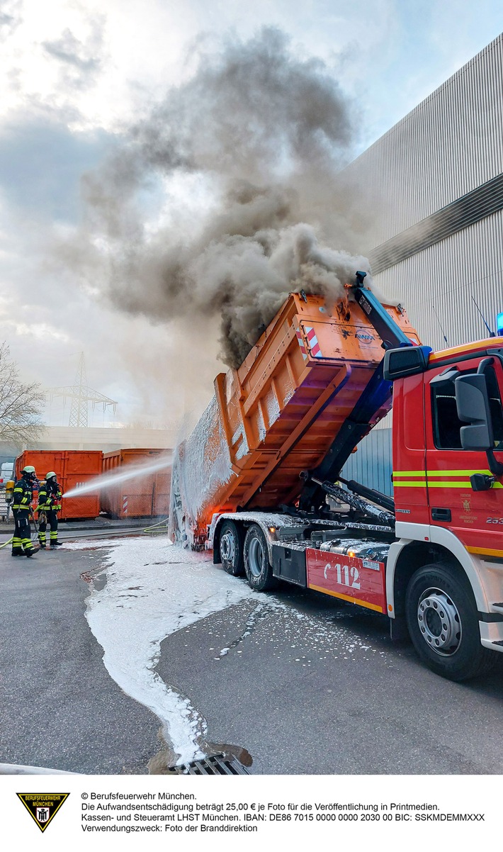 FW-M: Sperrmüllcontainer in Brand (Bogenhausen)