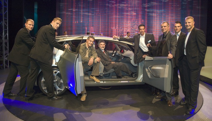Prominente Tempomacher bei IAA-Premiere des Opel-Flextreme-Umweltkonzepts