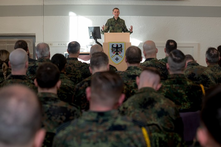 Inspekteur des Heeres setzt "Aktionsplan Luftlandetruppe" in Kraft