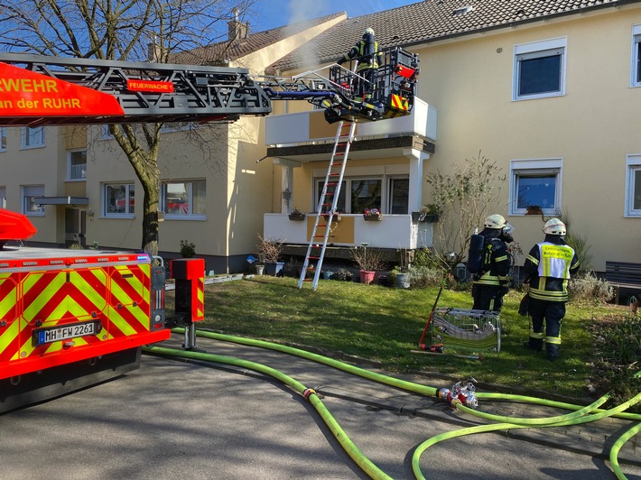 FW-MH: Wohnungsbrand in Mülheim-Saarn mit einer verstorbenen Person.