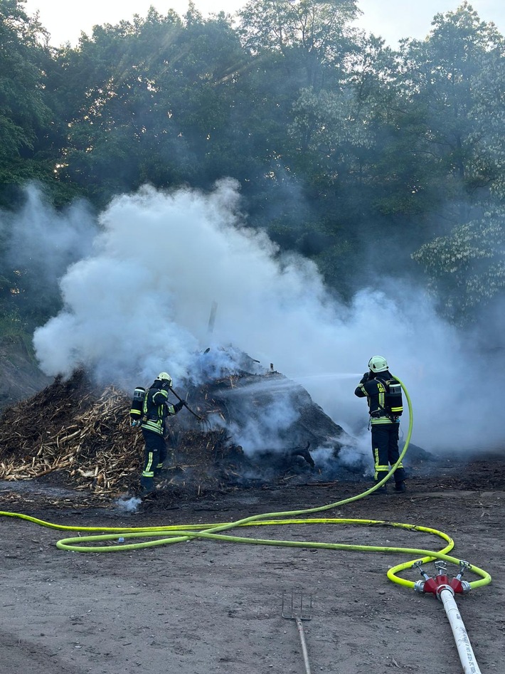 FW Dinslaken: Einsatzreicher Montag bei der Feuerwehr Dinslaken.