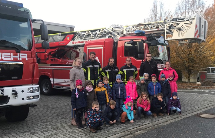 FW-KLE: Streichholz, Kerze, Lichterglanz - Brandschutzerziehung mit Kindern des Sankt-Stephanus-Kindergarten