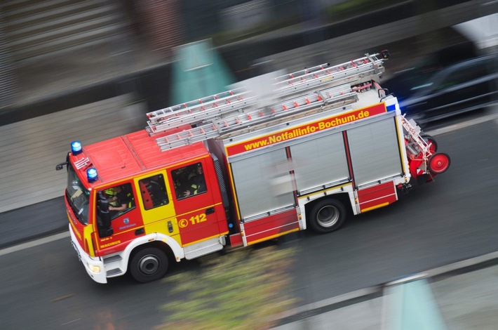 FW-BO: Verpuffung in der Fahrerkabine eines Lkw in Bochum Langendreer.