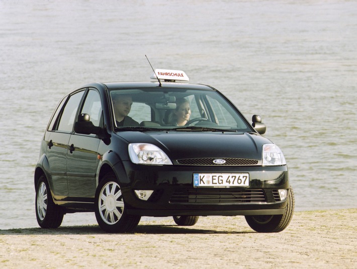 Ford Fiesta nun auch als Fahrschulwagen