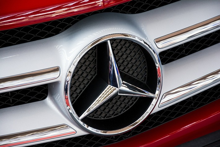 Daimler im Abgasskandal erneut verurteilt / Dr. Stoll &amp; Sauer erstreitet Schadensersatz zu Mercedes S 350 Blue TEC 4Matic / Kanzlei führt Musterklage gegen Daimler an