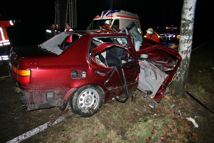 POL-WL: Lübberstedt - Verkehrsunfall mit vier Schwerverletzten ++ Rade - Verkehrsunfall ++ Neu Wulmstorf - Tageswohnungseinbruch ++ Hanstedt - Diesel abgezapft ++ und weitere Meldungen