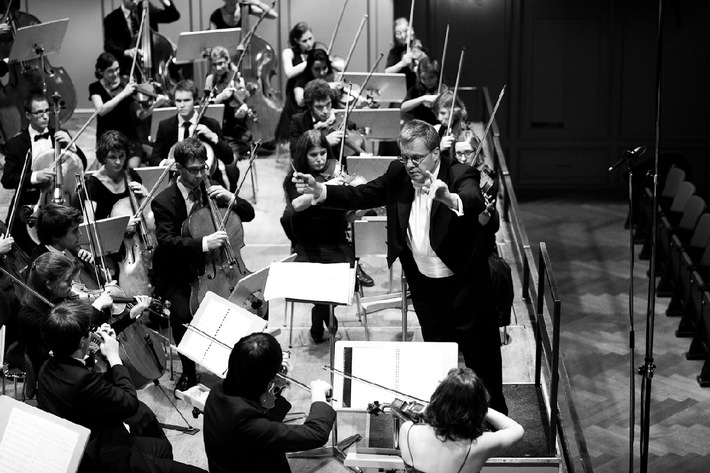 Schweizer Jugend-Sinfonie Orchester: Das junge Orchester mit alter Tradition auf Frühjahrstournee / Auf dem Programm stehen Werke von Verdi, Huber und Tschaikowsky - Solist ist Louis Schwizgebel-Wang