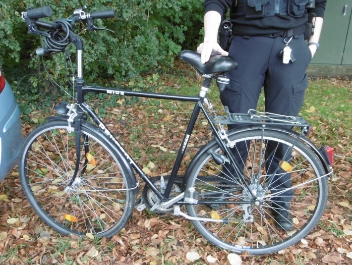POL-DEL: Landkreis Oldenburg: Zusammenstoß zwischen Fahrrad und geparktem Auto in Hude +++ Zeugenaufruf
