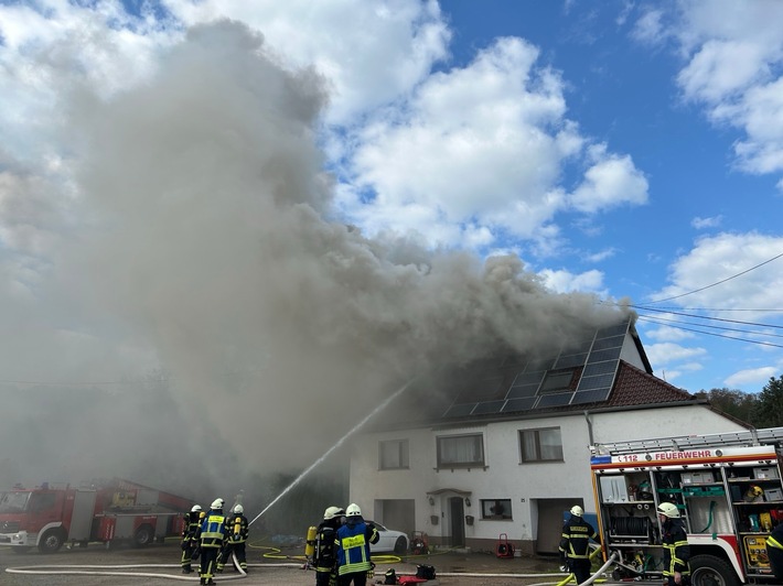 POL-PIKUS: Dachstuhlbrand in Glan-Münchweiler - Bewohner verletzt gerettet