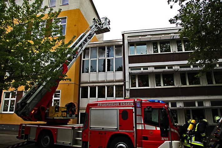 FW-E: Feuer in &quot;Schule am Wasserturm&quot;, für 289 Schülerinnen und Schüler endet für den heutigen Tag der Unterricht