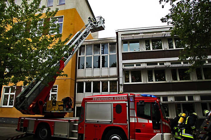 FW-E: Feuer in "Schule am Wasserturm", für 289 Schülerinnen und Schüler endet für den heutigen Tag der Unterricht