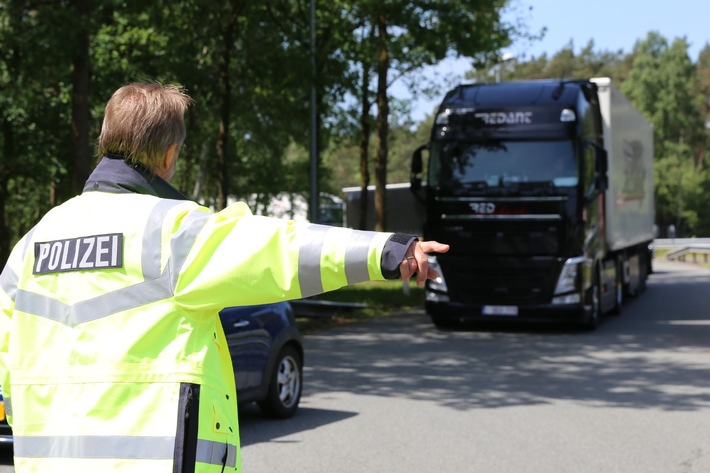 POL-OS: Polizeidirektion Osnabrück beteiligt sich an bundesweiter Verkehrsaktion "Sicher.mobil.leben - Brummis im Blick"