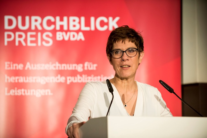 CDU-Vorsitzende Kramp-Karrenbauer betont Rolle der Anzeigenblätter für den gesellschaftlichen Zusammenhalt / BVDA-Medienpreis zeichnet Verlage für besondere publizistische Leistungen aus