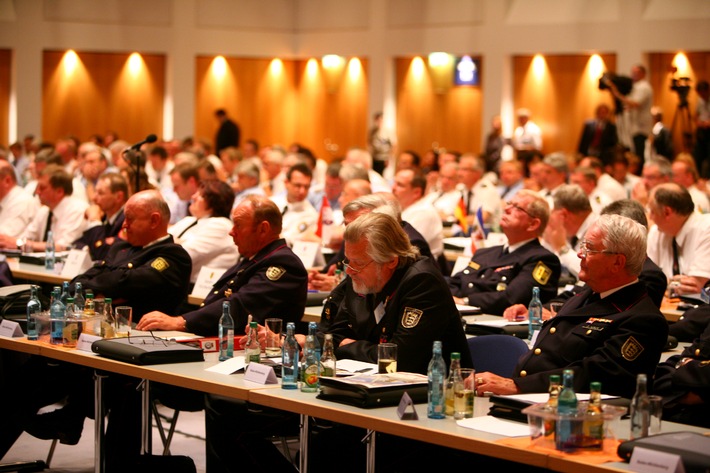 Leipziger Botschaft als Feuerwehr-Zukunftsprogramm / 
57. Delegiertenversammlung des Deutschen Feuerwehrverbandes