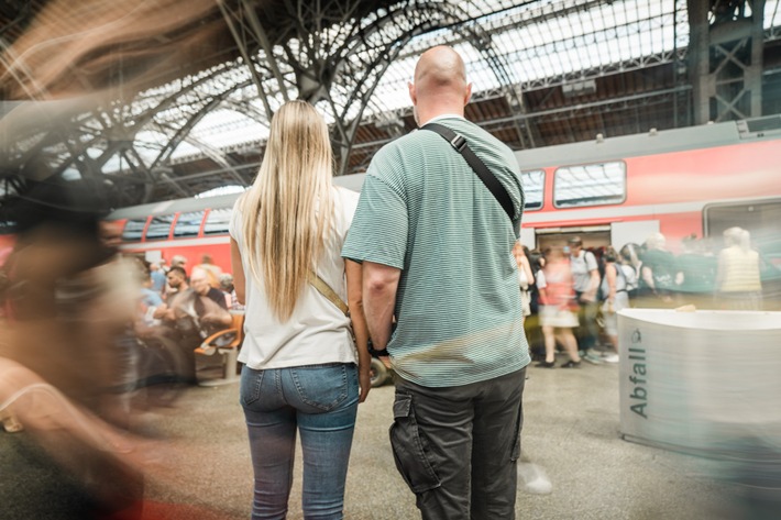 BPOL-HB: Für Sexualstraftäter klickten die Handschellen in Bremen - Bundespolizei nimmt Gesuchten im Hauptbahnhof fest.