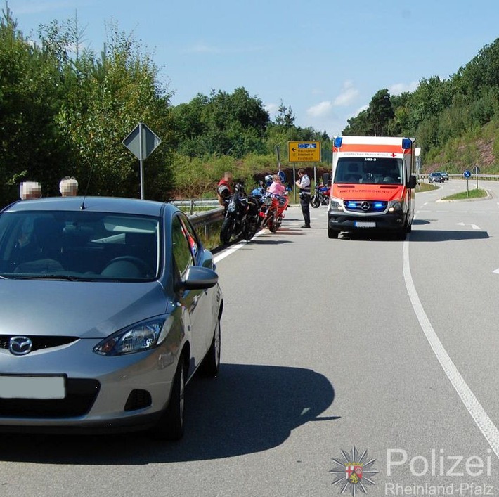 POL-PPWP: Autofahrerin missachtet Vorfahrt - Motorradfahrer schwer verletzt