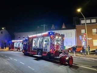 FW Düren: Vollbrand eines Anbaus im Dürener Ortsteil Gürzenich