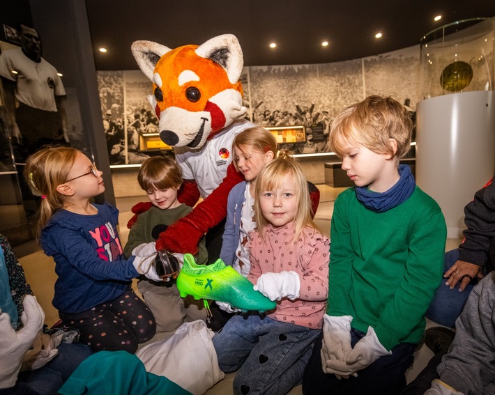 Presse-Info mit Verlosungsangebot: Sommerferien im Fußballmuseum