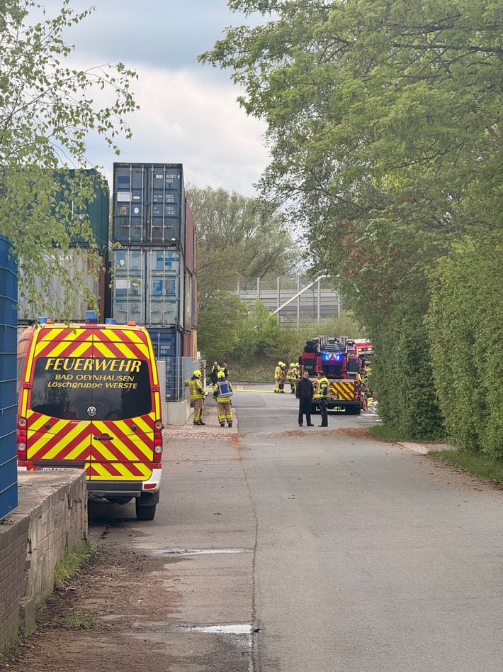 FW Bad Oeynhausen: Feuer auf Gelände eines Entsorgungsbetriebes in der Dieselstraße