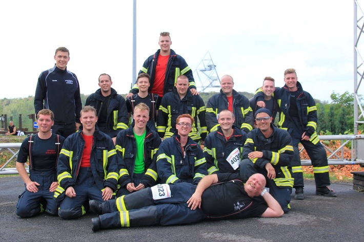 FW Dinslaken: Feuerwehrleute nahmen an Treppenlauf teil
