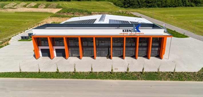 KERN GmbH / Markus und Michael Kern: Zwei Fachleute sorgen dafür, dass die Welt sich dreht - dank präziser Motorspindeln / Weiterer Text über ots und www.presseportal.de/nr/161129 / Die Verwendung dieses Bildes ist für redaktionelle Zwecke unter Beachtung ggf. genannter Nutzungsbedingungen honorarfrei. Veröffentlichung bitte mit Bildrechte-Hinweis.