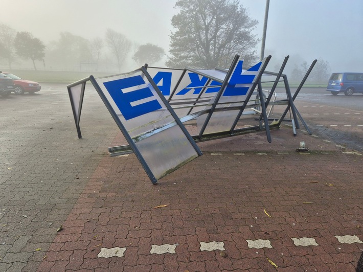 POL-FL: Verkehrsunfall mit Fahrerflucht - Zeugen gesucht!