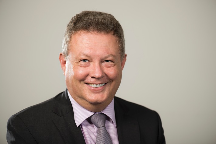 Cambiamento in seno alla presidenza della Quality Alliance Eco-Drive: Urs Gasche succede a Chiara Simoneschi-Cortesi