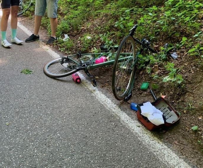POL-PDLD: St. Martin - Autofahrer übersieht Rennradfahrer