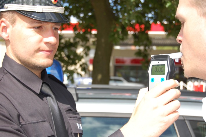 POL-CUX: Polizei Cuxhaven kontrolliert schwerpunktmäßig Fahrtüchtigkeit von Verkehrsteilnehmern (Bildmaterial zum Download in der digitalen Pressemappe - siehe unten)