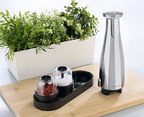 3in1-Mühle für Gewürze und Kräuter: Rosenstein & Söhne Akku-Multi-Gewürzmühle mit 3x 150-ml-Wechselbehälter, 1.500 mAh, USB