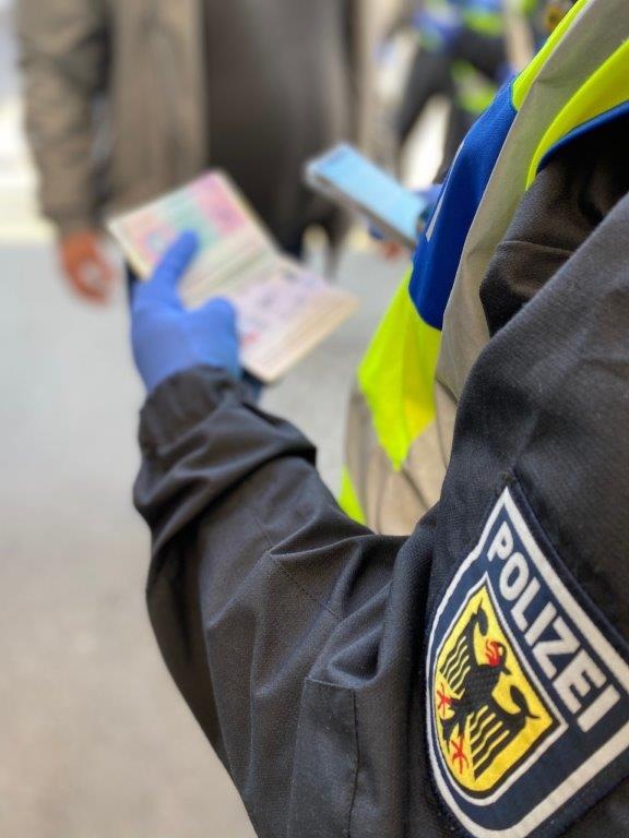 Bundespolizeidirektion München: Unerlaubte Einreisen in Bayern weiterhin steigend / Bundespolizei zählt knapp 5.000 illegale Grenzübertritte im ersten Quartal