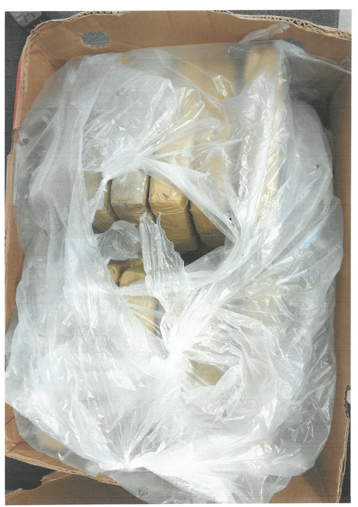 ZOLL-E: Kokain in Bananenkisten - Zollfahndung Essen stellt 100 kg Kokain in Lieferung Bananen sicher