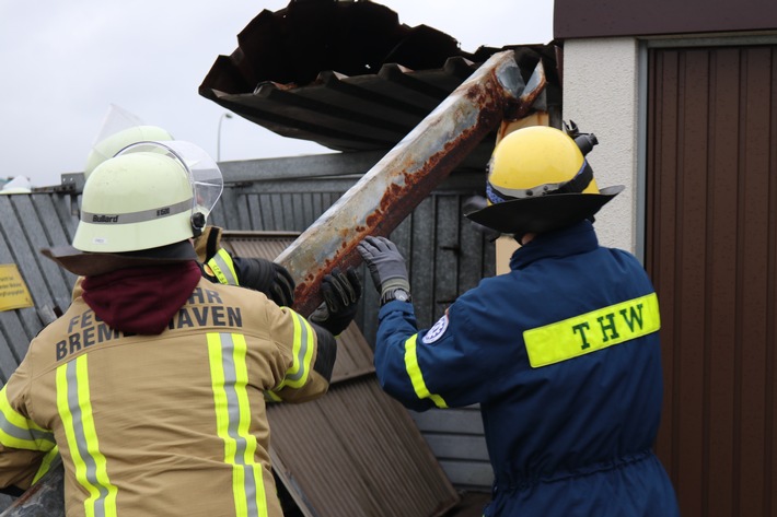 FW Bremerhaven: Sturm über Bremerhaven Erstes Update vom Sturm am 17.02.2022