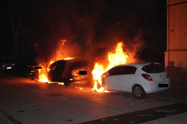 POL-DU: Wedau: Zwei Autos in Flammen - Wer hat verdächtige Beobachtungen gemacht?