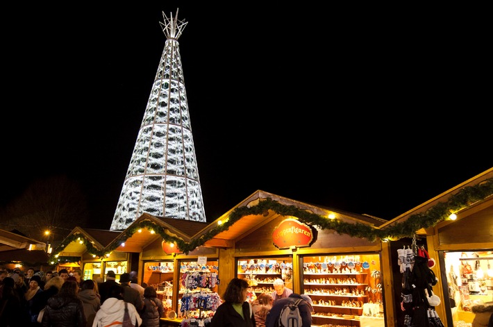 Innsbrucker Bergweihnacht verzaubert mit Christkindlmärkten und Swarovski-Kristallbaum - BILD