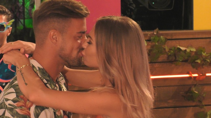 Küsse, Tränen, Enthüllungen  - Heute Abend bei "Love Island" bei RTL II