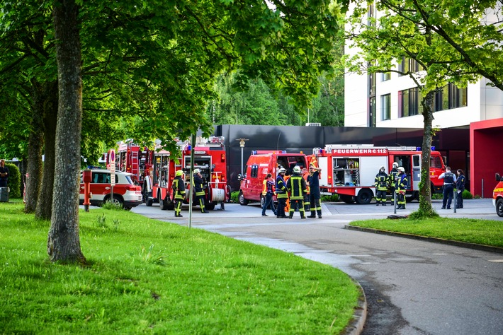 KFV-CW: Im Zentrum für Psychiatrie in Calw-Hirsau musste wegen Gefahrgutunfall Hauptgebäude geräumt werden. Zwei leicht verletze Patienten.