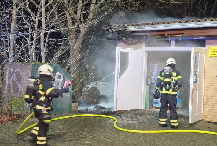 POL-WOB: Brand eines Papiercontainers greift auf Paritätisches Sozialzentrum über - 30.000 Euro Schaden