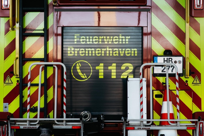 FW Bremerhaven: Einsatzmeldung - Schiffsbrand im Hafengebiet