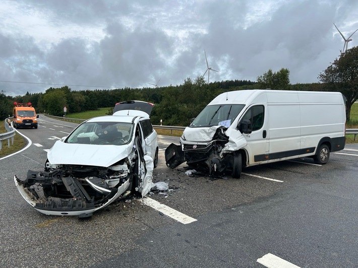 POL-PDTR: Folgenschwerer Verkehrsunfall auf der L150